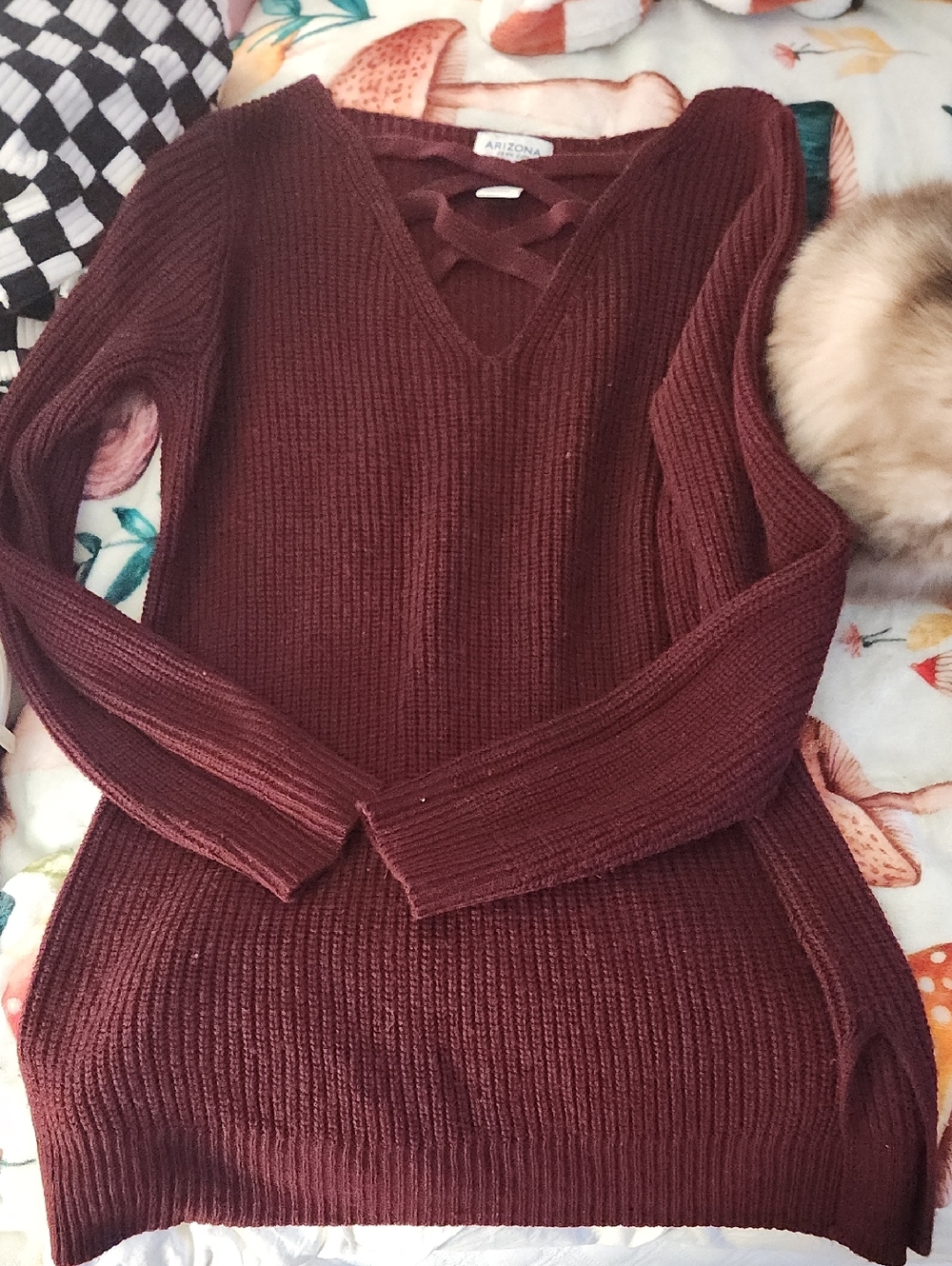 Arizona Jean Company Burgundy V‑Neck Sweater